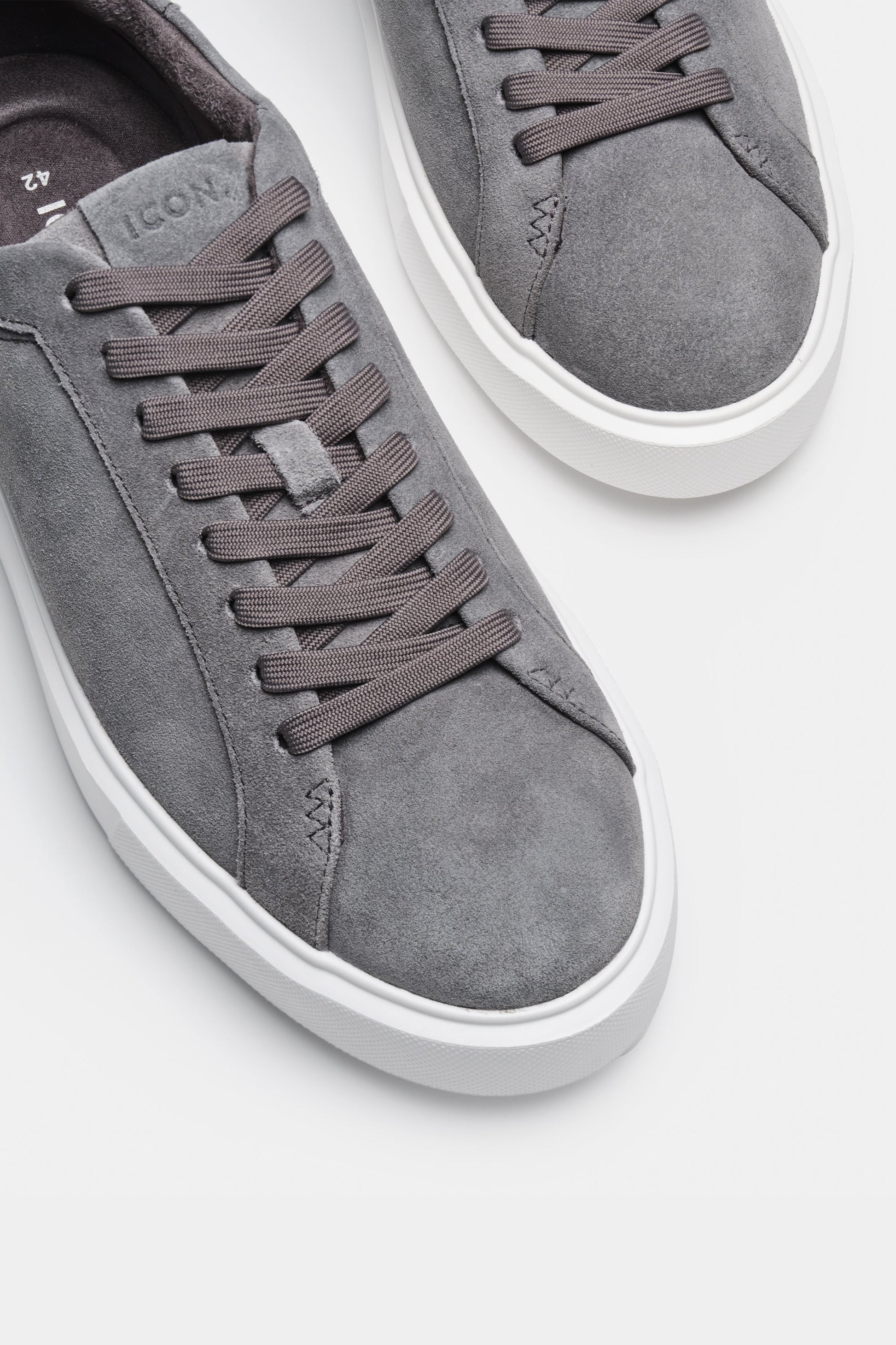 THE CLASSIC SUEDE TRAINER